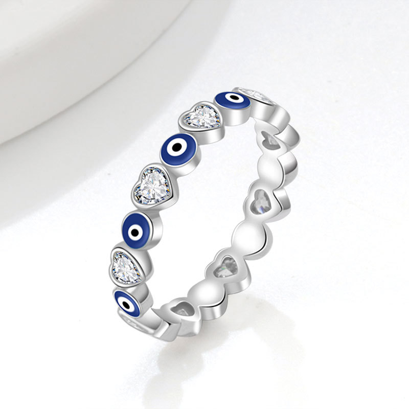 欧美跨境新款恶魔之眼爱心戒指女镶钻滴胶轻奢设计感指环现货批发