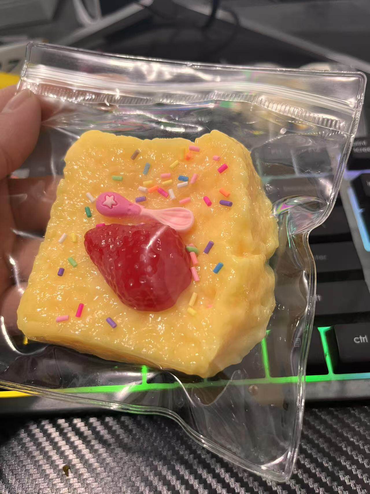 いちご・トースト【高見えフードピンチ】