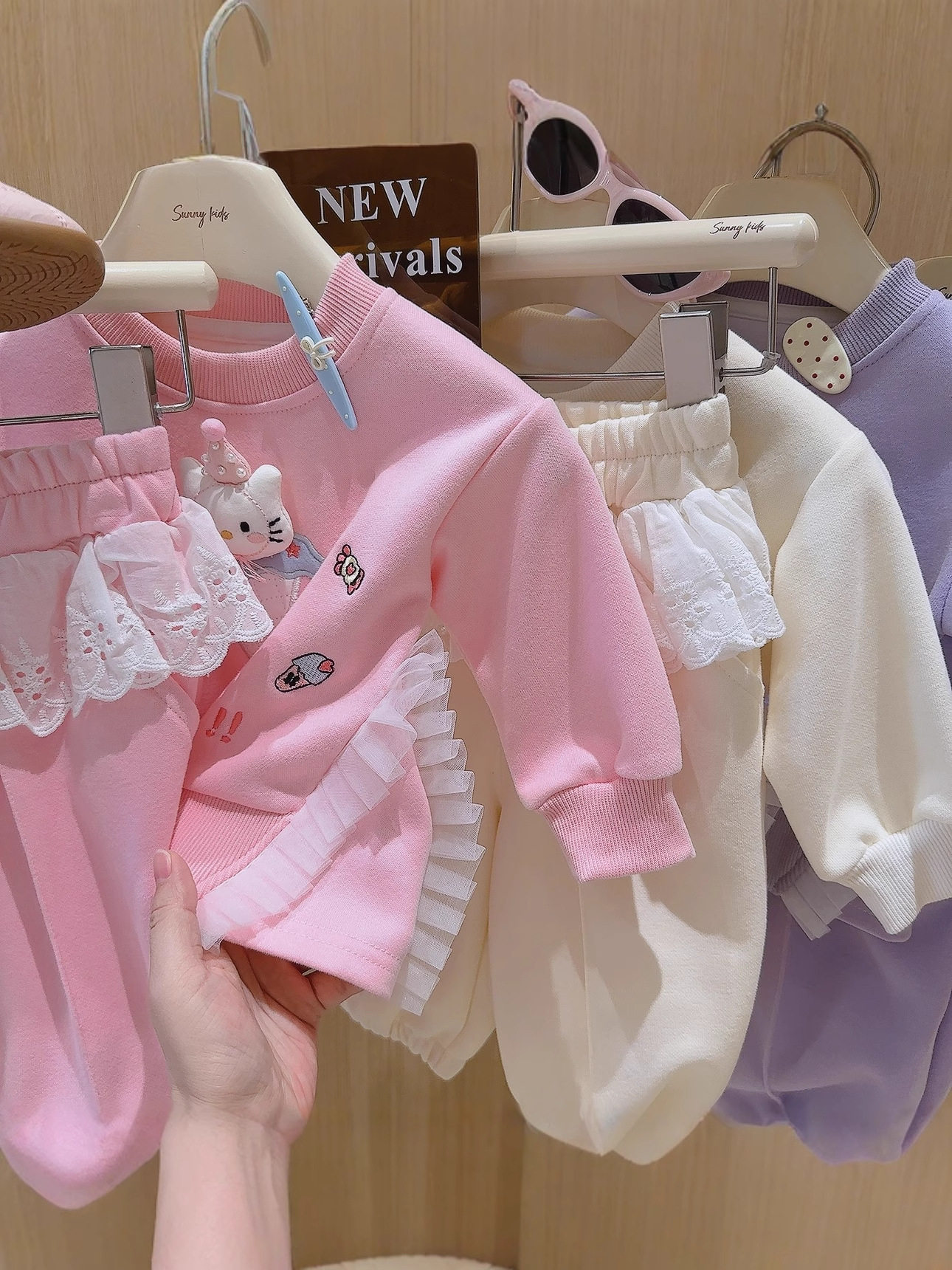 Girls' Two-Piece Casual Set, Baby Girl Korean Style Pullover with Lace & Cat Doll, Separated Fake Skirt Hem Outfit