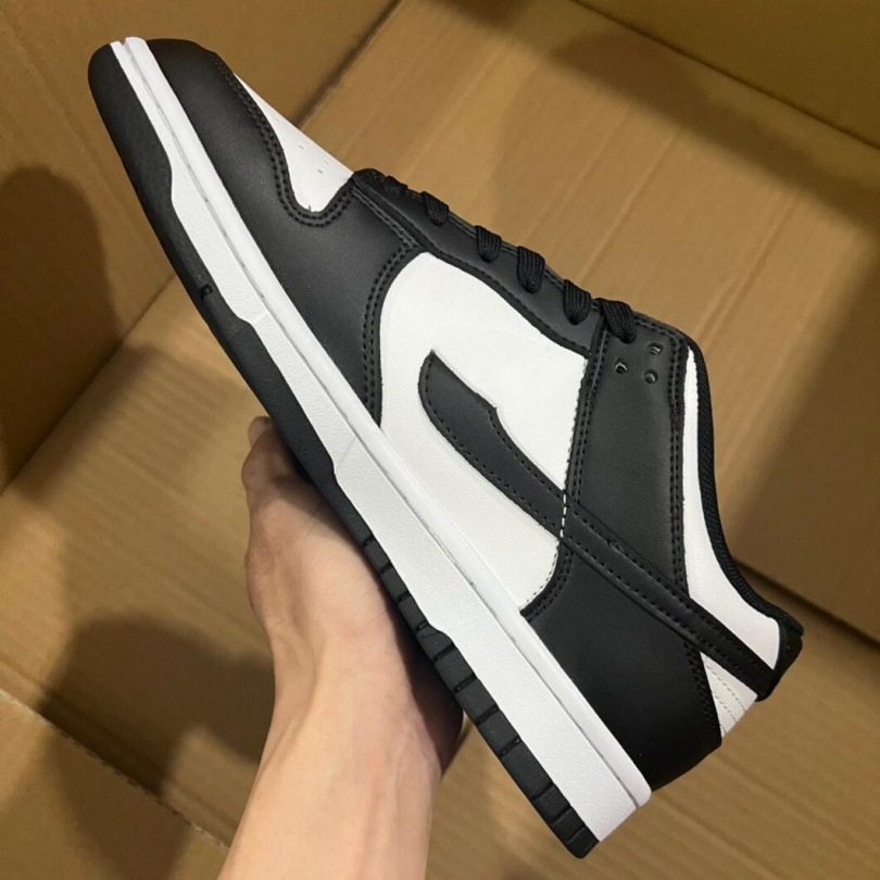 A high-quality SBdunk low-class black-and-white sports couple's basketball shoe factory.