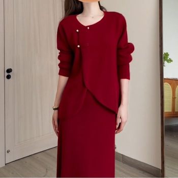 2025 New Autumn and Winter New Chinoiserie Buttoned Knitted Top and Skirt, Stylish and Loose Slimming Look Two-Piece Suit