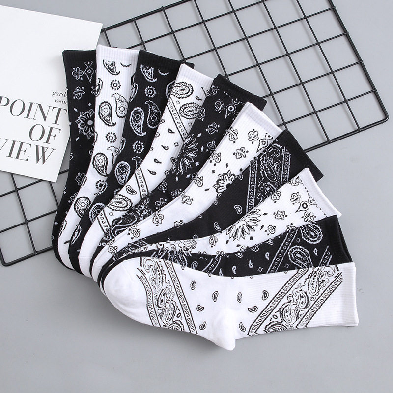 Tide brand cashew flower vintage socks street fashion black and white stocking totem ladies in the tube tide socks manufacturers wholesale