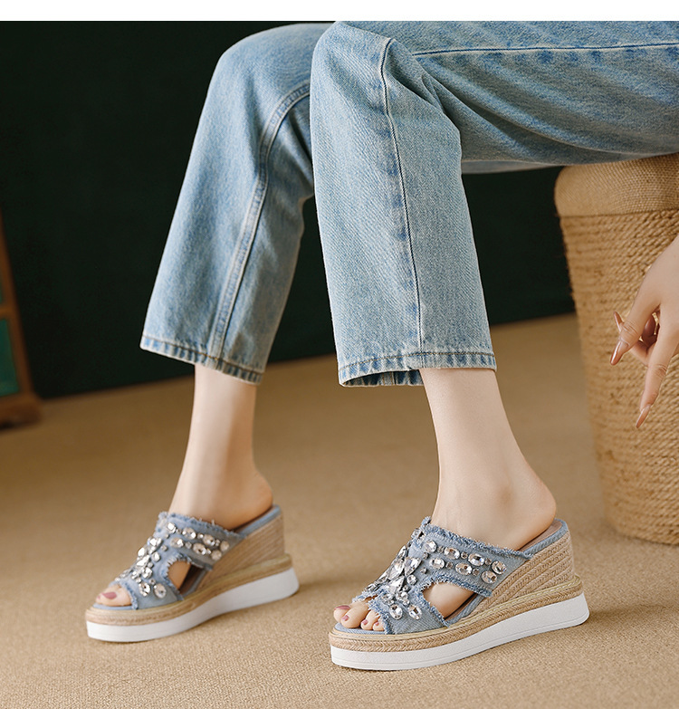 Dép sandal nữ quai ngang gót xuồng 8.5cm đế dày đính đá — Xanh denim