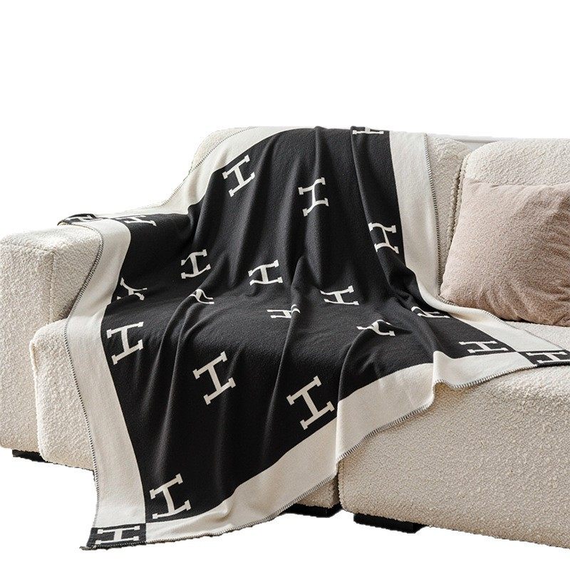 Cross-Border Amazon Woven Blanket Single Blanket Air-Conditioned Blanket Sofa Blanket Nap Blanket H Letter Blanket Aviation Flight Blanket