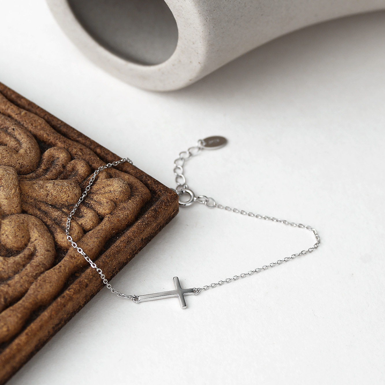 S925 sterling silver cross bracelet Women's European and American cross-border hot selling light luxury high-grade hand jewelry versatile simple accessories