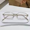 Trendy Retro Gold-Rimmed Rectangular Glasses with an Elegant and Sophisticated Look