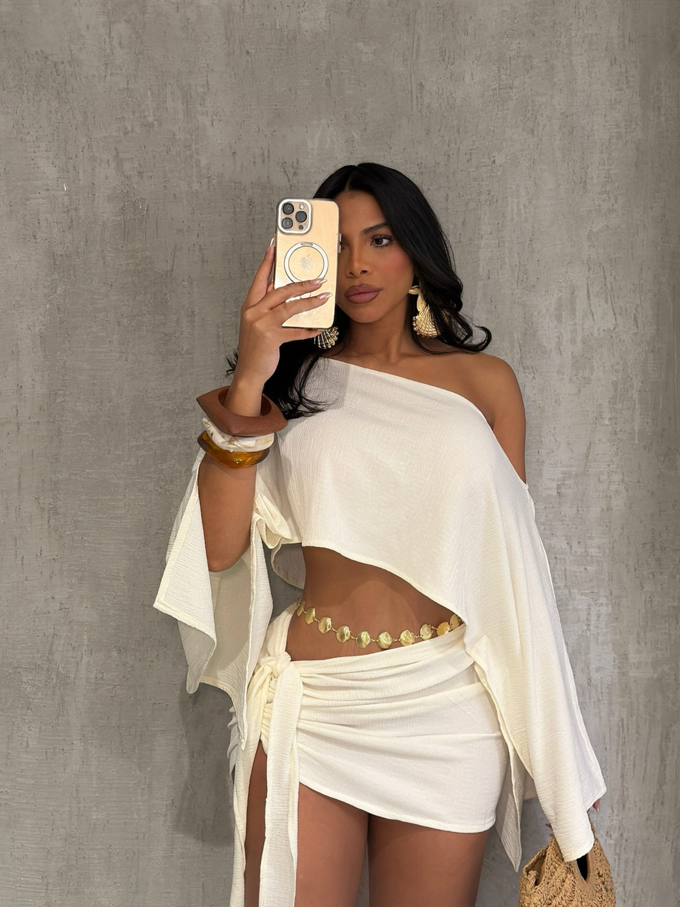 A740 时尚 优雅性感海边度假风透气斜领露肩上衣绑带包臀短裙套装