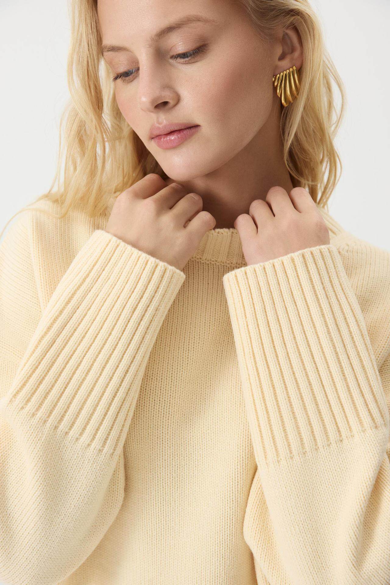 Loose Fit Round Neck Cotton Sweater for Women Solid Color Knitted Long Sleeve Spring and Autumn Casual Wear