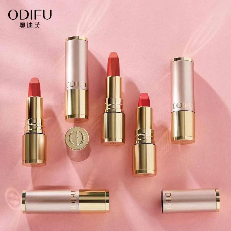 Soft Matte Color-Holding Suit Lipstick, Long-Lasting, Waterproof, Sweat-Proof, Non-Fading, Chestnut Color Lipstick for Mothers