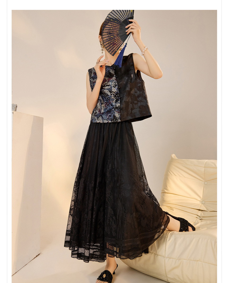 Áo vest nữ dáng ngắn cổ tròn thêu hạt cườm phối cúc một hàng — Jet Black (Giao hàng trong 7 ngày), Màu đen rực rỡ (phát hành cùng ngày), Màu sắc ảo diệu (giao hàng trong 7 ngày), Màu sắc ảo diệu (phát hành cùng ngày)