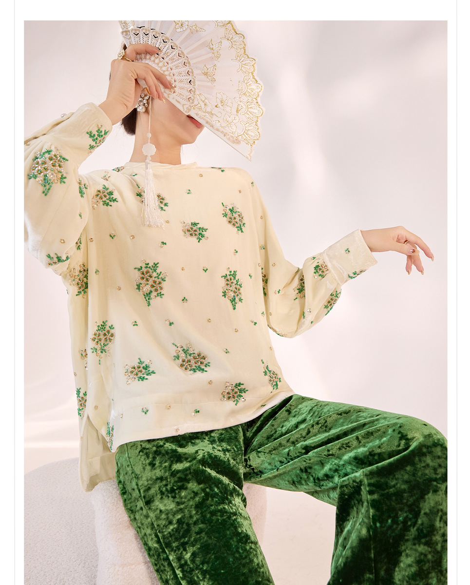 Áo sơ mi nữ cổ tròn tay dài thêu hoa đính cườm — Dương Tây Đỏ (Giao Hàng Ngay), Mực lụa đen (giao hàng trong ngày)