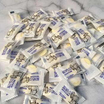 Camel milk slices milk camel milk scallop dried eating slices children middle-aged and elderly children casual snacks