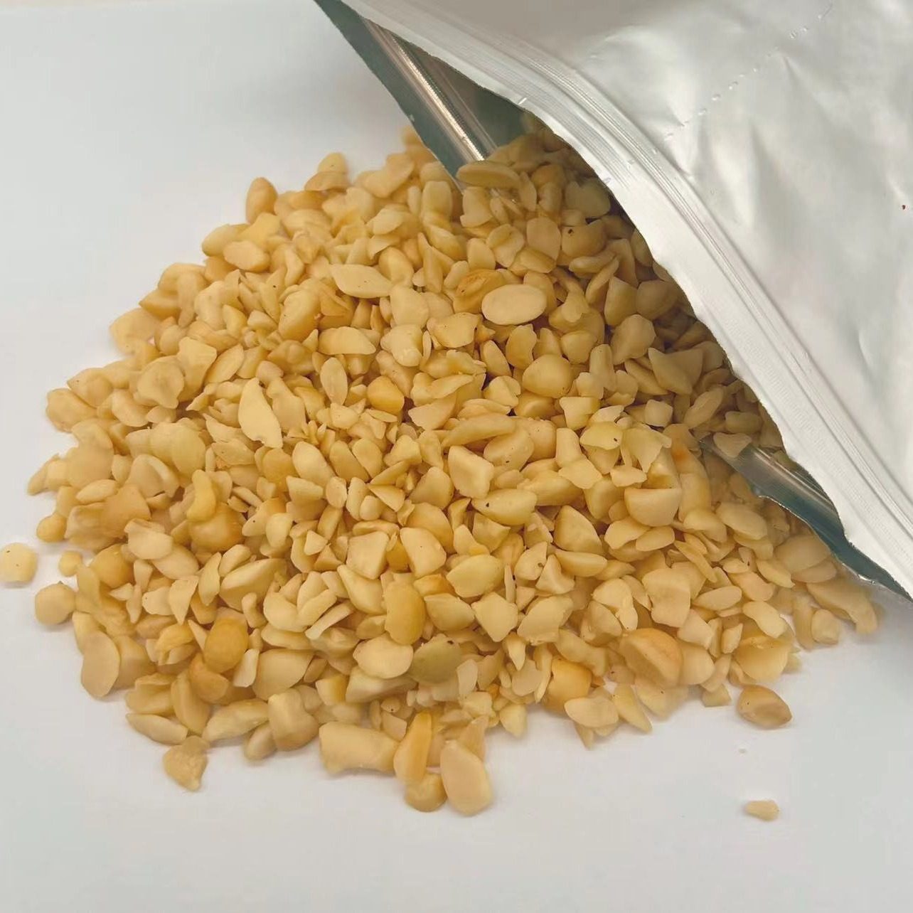 Hawaiian nuts broken wholesale new goods broken original flavor nuts broken kernel milk tea shop decoration accessories Western pastry cake decoration