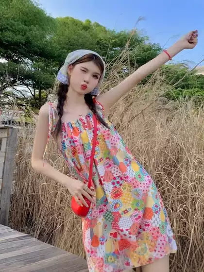 Floral Sling dress Women's Summer 2024 New Slim-fit Slimming Stitching Lace Mid-length dress