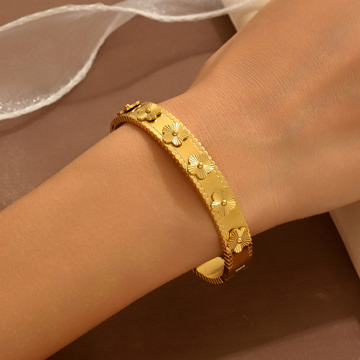 欧美热卖时尚不锈钢金色手镯不易褪色18K不锈钢首饰gold bangles