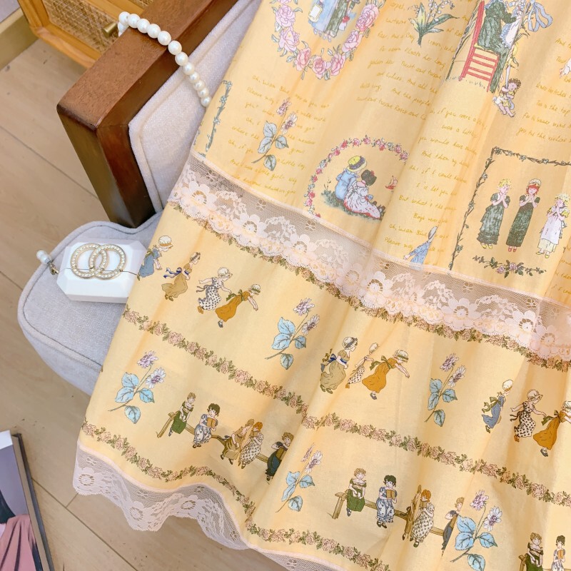 Đầm hai dây cổ vuông ren phối màu, chân váy chữ A dáng suông nhẹ nhàng — Truyện cổ tích vàng