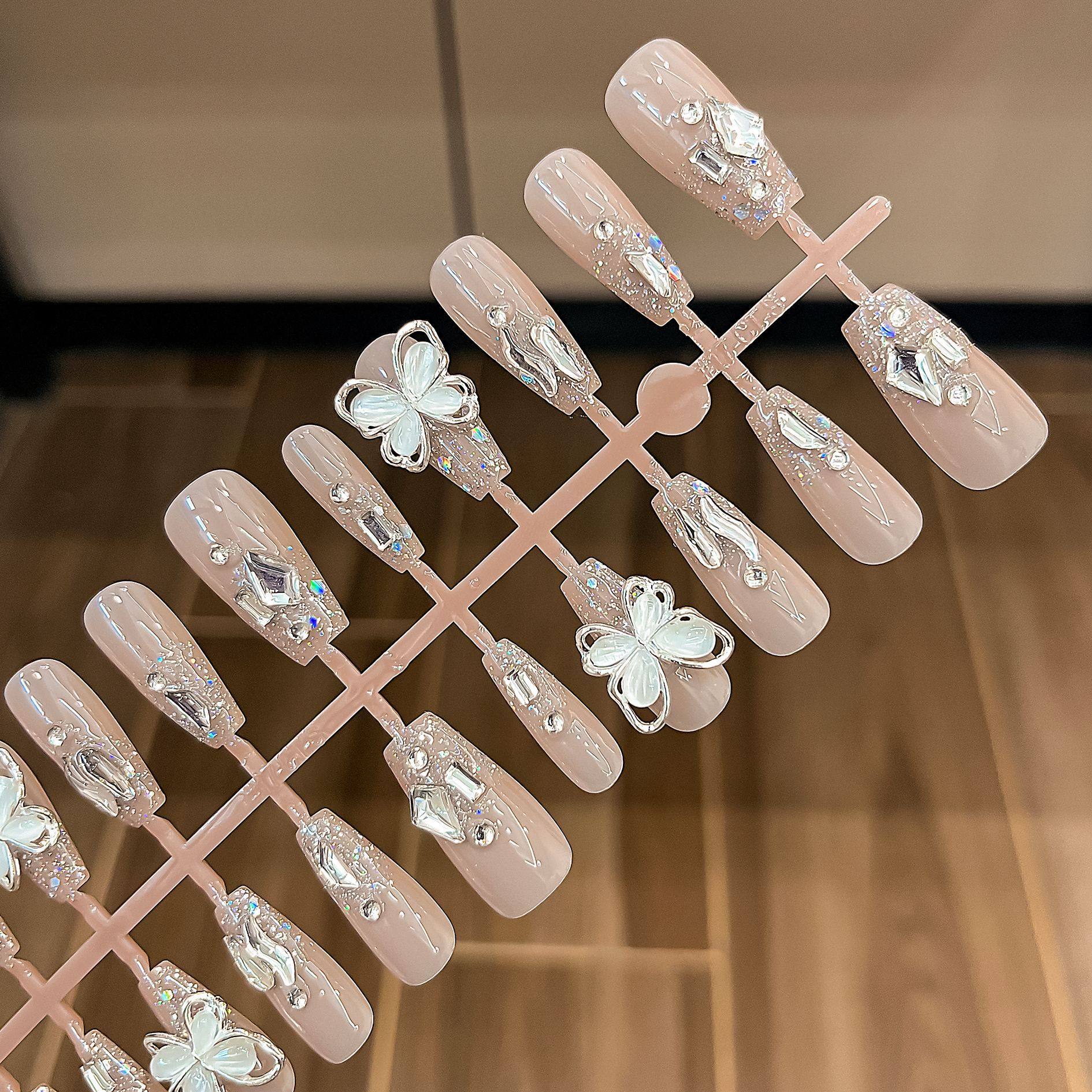 Mid-Length Rhinestone Press-On Nails with Painted Bowknot Nail Art, Sweet Girl Style Fake Nails, Elegant Nail Pieces with Dazzling Sparkle