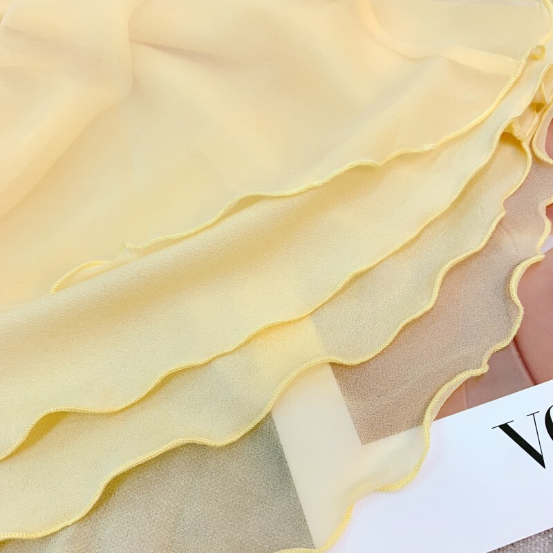 Đầm liền cổ chữ V tay ngắn phối nhún eo dáng chữ A — Màu vàng nhạt