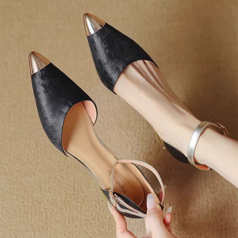 Sandal nữ quai ngang bít mũi mũi nhọn kim loại gót thô 3cm phối cùng áo dài — Màu be, màu đen, Xanh lá cây