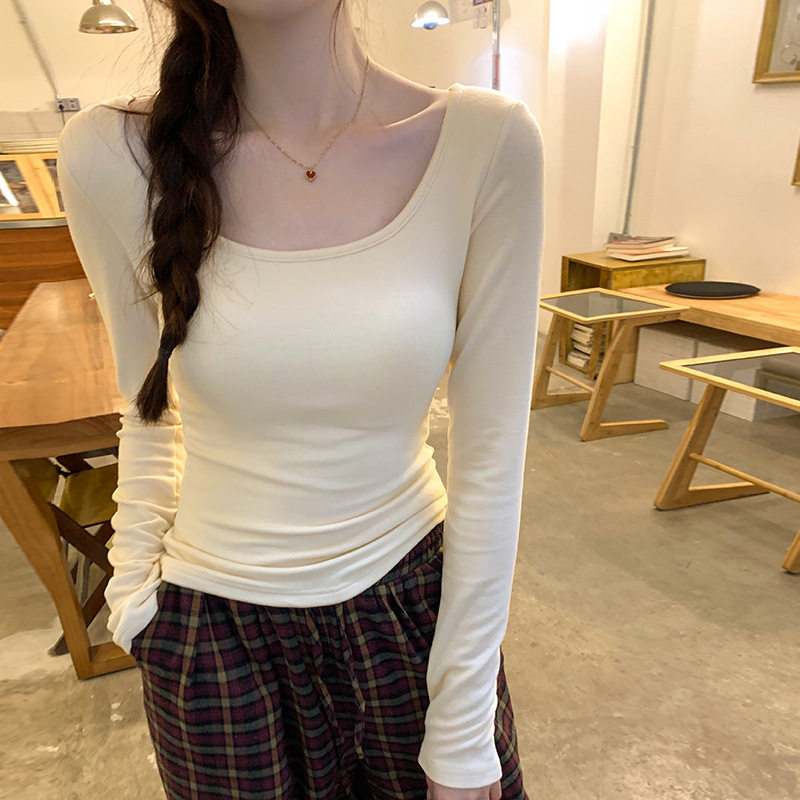 เสื้อตัวในทรงสลิมฟิต พร้อมแผ่นรองหน้าอก สำหรับผู้หญิง ใส่ในฤดูใบไม้ผลิและฤดูใบไม้ร่วง เสื้อยืดขาวคอกลมสุดหรู แขนยาว คอต่ำ รุ่นใหม่