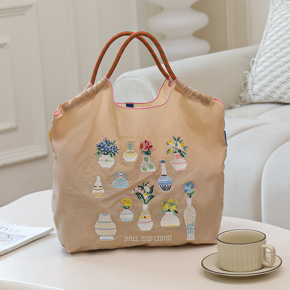 ベージュ・フラワーアレンジメント