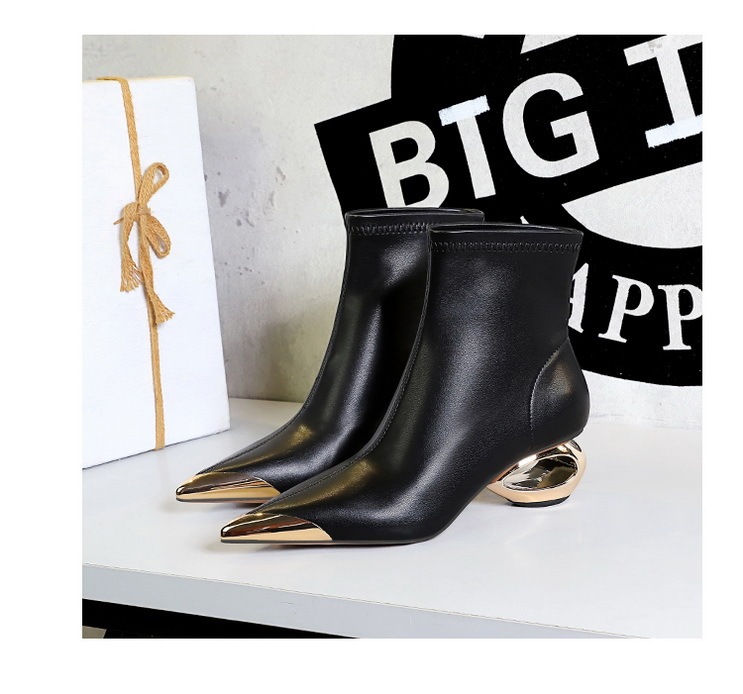 Boot nữ cổ thấp mũi nhọn gót kim loại rỗng phong cách dự tiệc — Màu bạc, Màu vàng