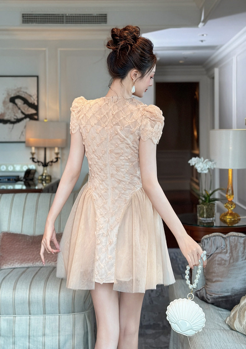 Đầm suông nữ cổ tròn tay bồng chất lưới xòe chữ A — [Hồng sâm banh] chi tiết 13