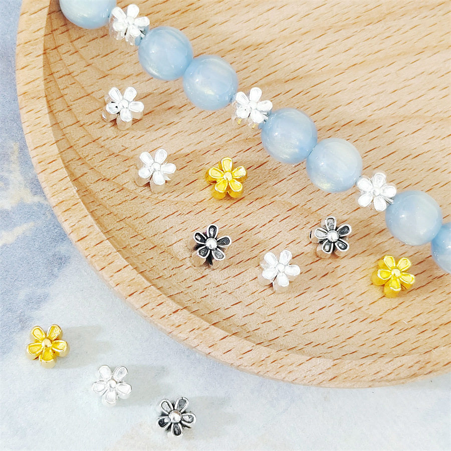 ลูกปัดดอกไม้โลหะผสม ลูกปัดดอกไม้ห้ากลีบแบบเจาะรู งานแฮนด์เมด DIY สำหรับถักเป็นสร้อยข้อมือ สร้อยคอ และอุปกรณ์เสริมสำหรับสร้อยข้อมือ