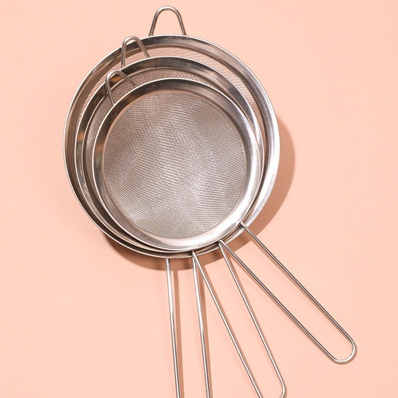 Household stainless steel mesh strainer long handle slag strainer kitchen fine mesh colander strainer large small size wholesale