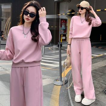 Casual Sports Suit for Women in Autumn and Winter 2025 New Style, Age-Reducing, Loose and Slim Sweatshirt Two-Piece Set for Women, Round Neck Trendy