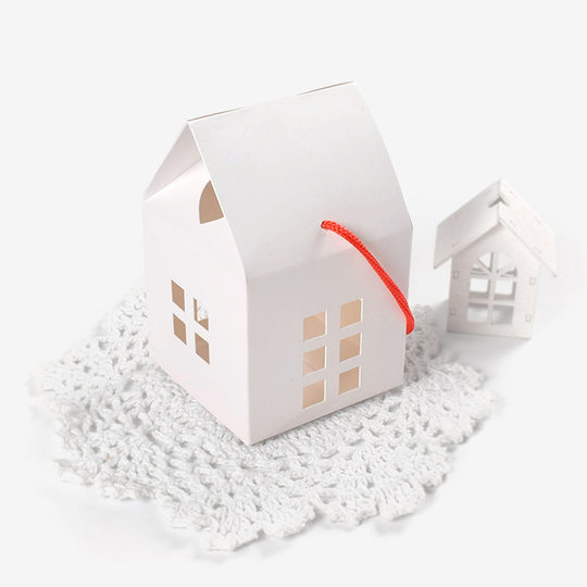 Solid Color Kraft Paper Hand-held Small House-shaped Gift Box in stock White Hollow-out Simple DIY Hand-held Gift Box