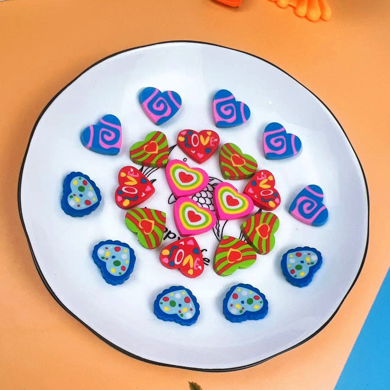 Factory direct extrusion cartoon heart-shaped rubber TPR cartoon cute creative pupils pencil wipe pink love