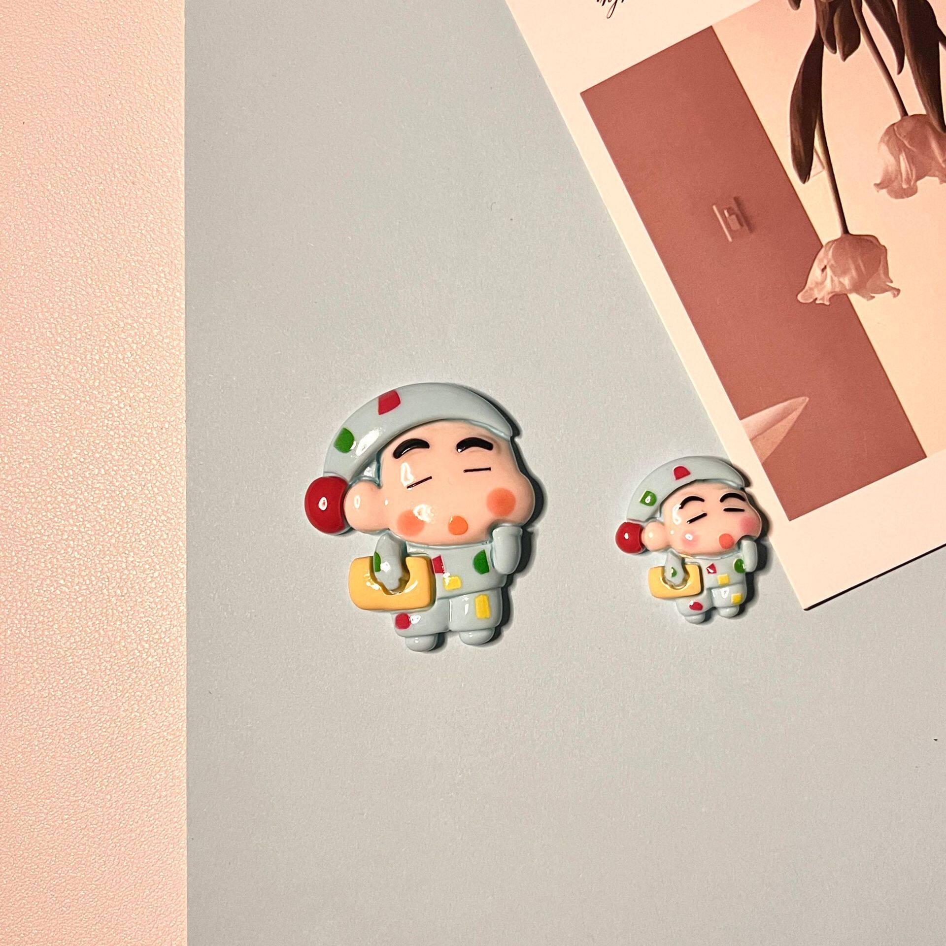 Crayon Shin New Resin Accessories Cartoon Mobile Phone Shell Hole Shoes Insulation Water Cup DIY Sticker Jewelry Hairpin Refrigerator Sticker
