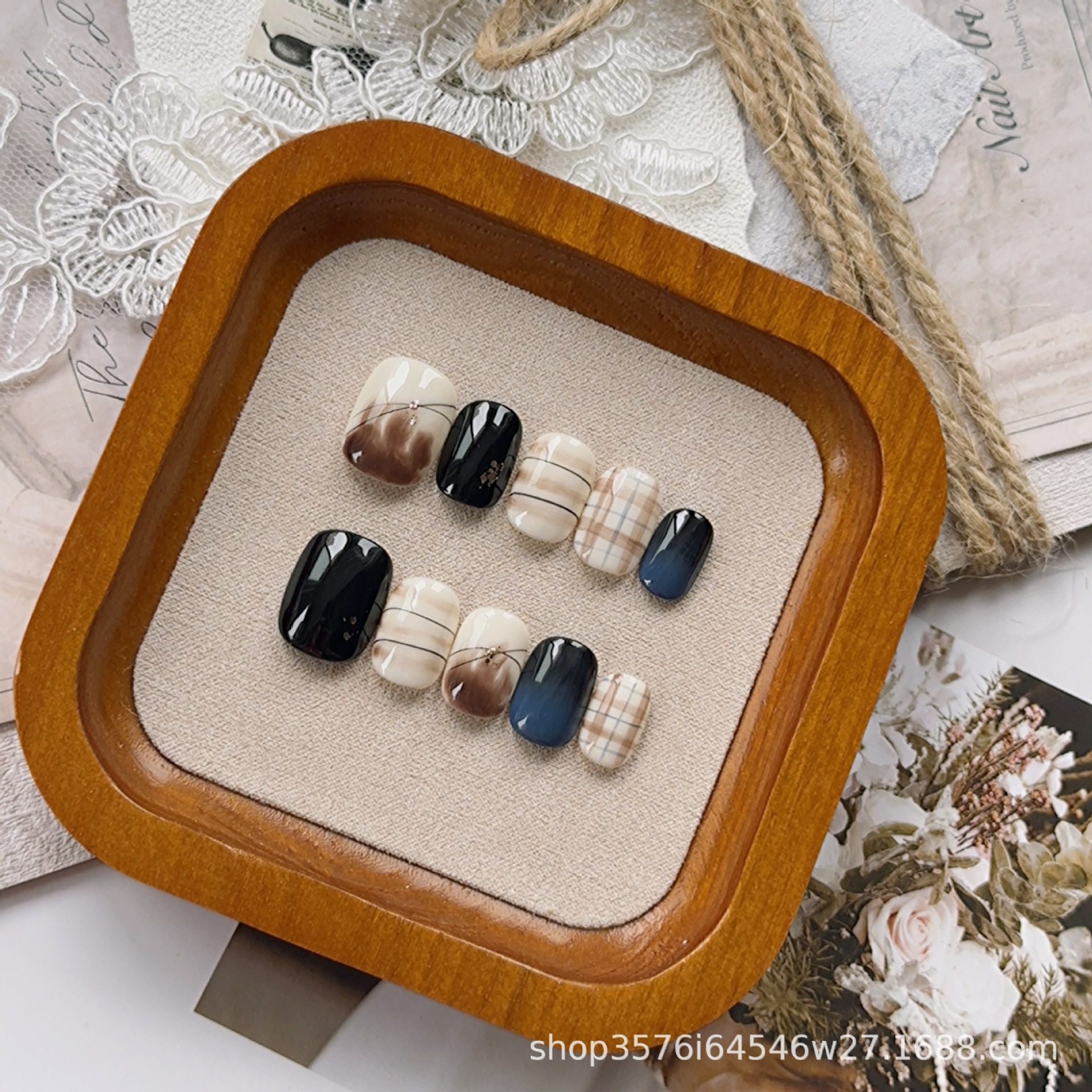 Handmade wear nail 2024 chocolate hazelnut Maillard temperament short manicure wear nail White Hot New