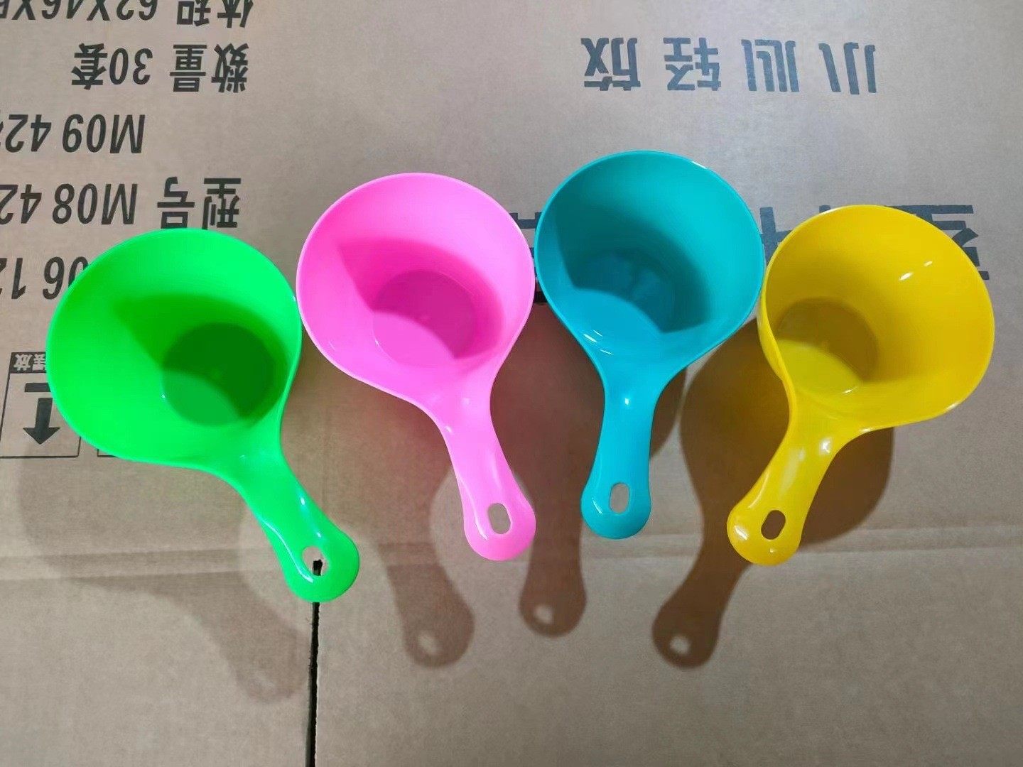 加厚沙滩铲子 玩沙子工具雪铲玩雪儿童玩具塑料沙滩玩具赶海工具