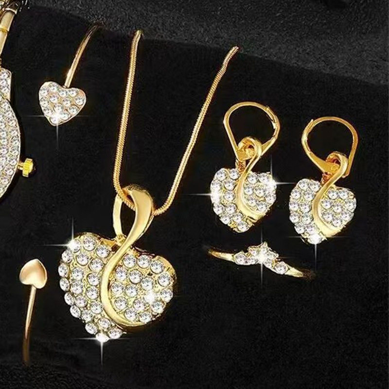 Cross-border Europe and the United States hot-selling diamond heart pendant necklace earrings suit fashion temperament simple love three-piece set