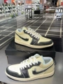 Aj1 pure original—black and yellow