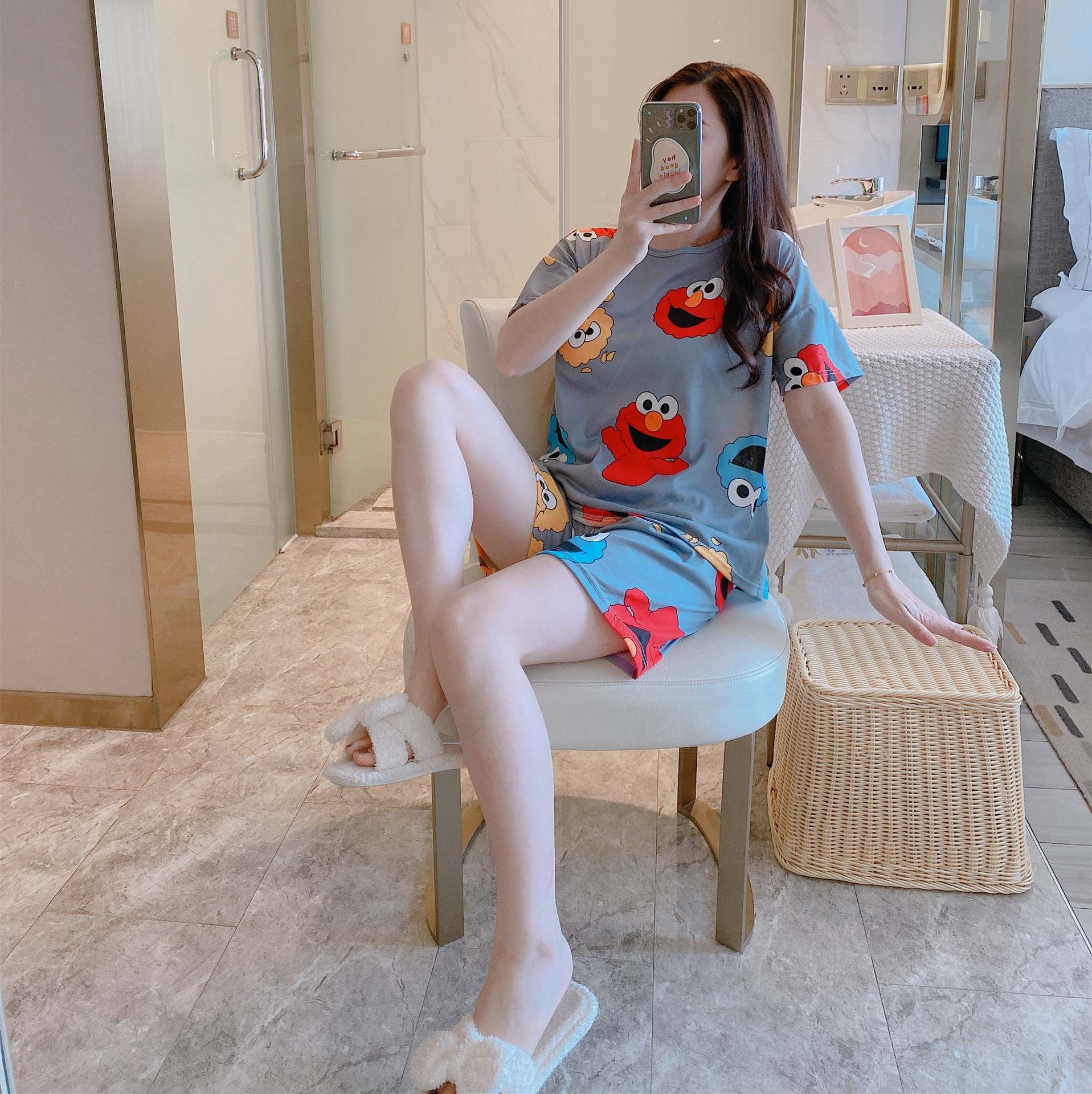 新しいダブルショートグレーの大きなカエルの目