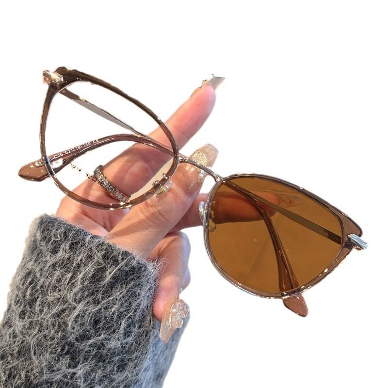 Internet Celebrity Same Style European and American Style Cat's Eye Color Changing Frame Women's Fashionable Light Luxury Anti-Blue Light Flat Mirror Ultra Light Myopia Frame