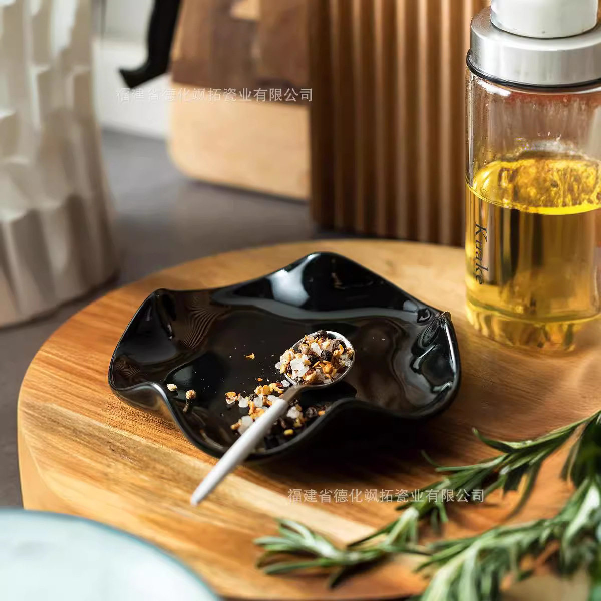 Ceramic Spoon Holder Spoon Holder Household Kitchen Ceramic Flower-shaped Soup Spoon Holder Small Dish Plate Western Food Tableware Holder Jewelry Plate