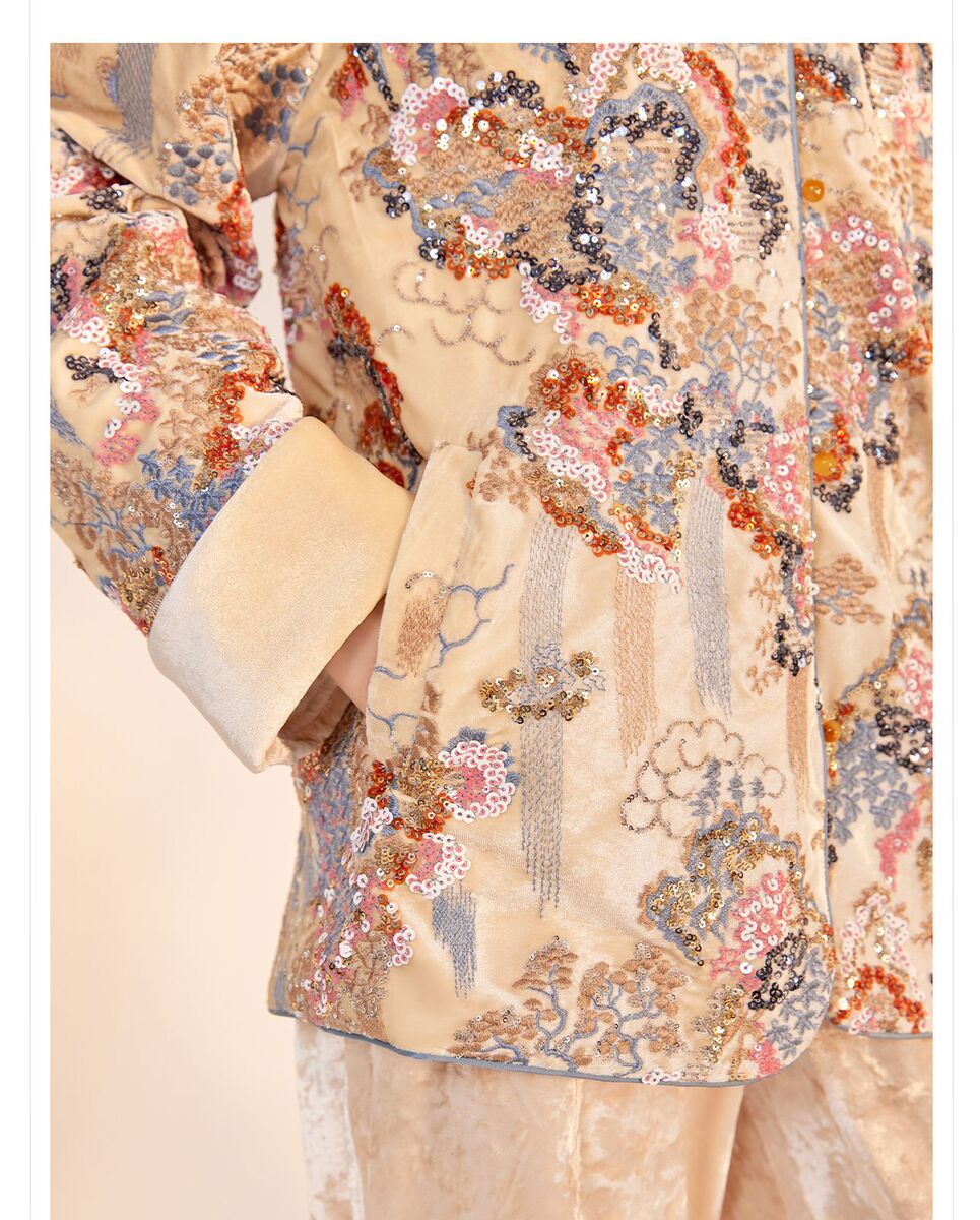 Áo khoác nữ dáng suông thêu hoa đính sequin cổ đứng dài tay — Đặt hàng màu trà sữa (giao hàng trong ngày), Đơn hàng trà sữa (giao hàng trong 7 ngày), Màu trà sữa bằng cotton (giao hàng trong ngày), Trà sữa màu plus cotton (giao hàng trong 7 ngày)