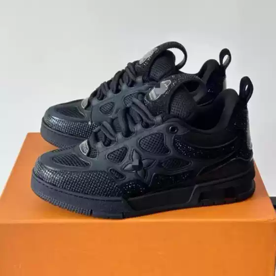 New L Four-Leaf Clover European Style Black Mesh Diamond Sports Luxury Shoes for Men and Women, Thick-Soled Height-Increasing Shoes, V-Style Sneakers