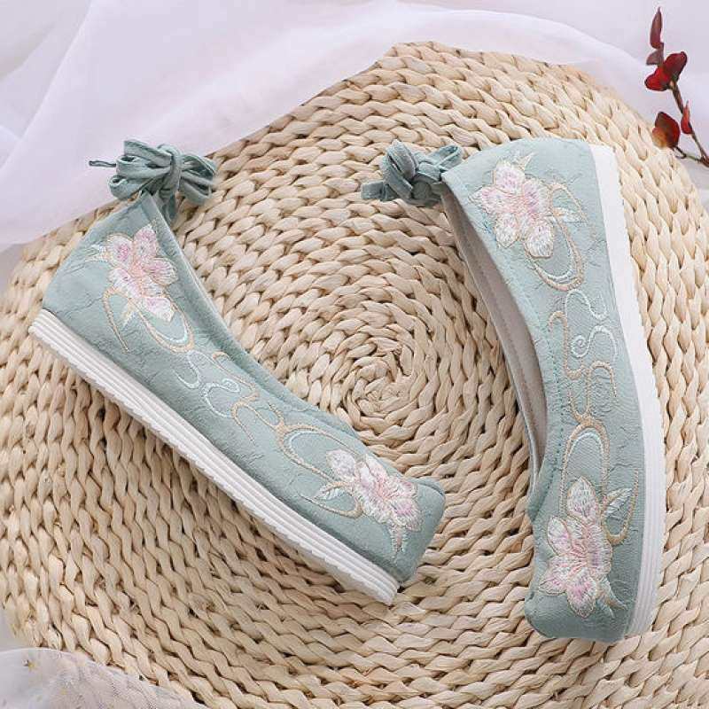 High-Heeled Hanfu Shoes for Women with Ancient Chinese Elements, Xiuhe Shoes with Internal Height Increase, Retro Fairy-Style Ancient Costume Ming Dynasty Embroidered Cloth Shoes
