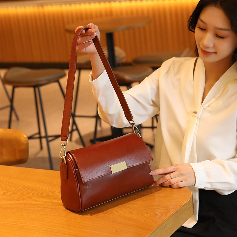 (Mới) Mã A1631 Giá 530K: Túi Đeo Vai Nữ Guryhi Phục Cổ Cổ Điển Túi Ví Nữ Chất Liệu Da Bò G01 Sản Phẩm Mới, (Miễn Phí Vận Chuyển Toàn Quốc).