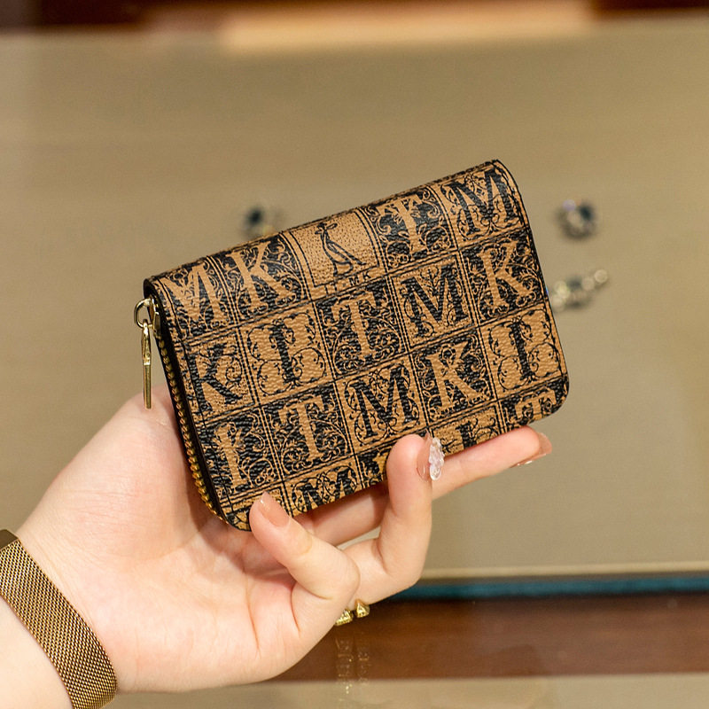 Taoyin*2024 New European and American Elegant Retro Letter Print Small Card Bag Girls Small and Easiest for Match Coin Purse