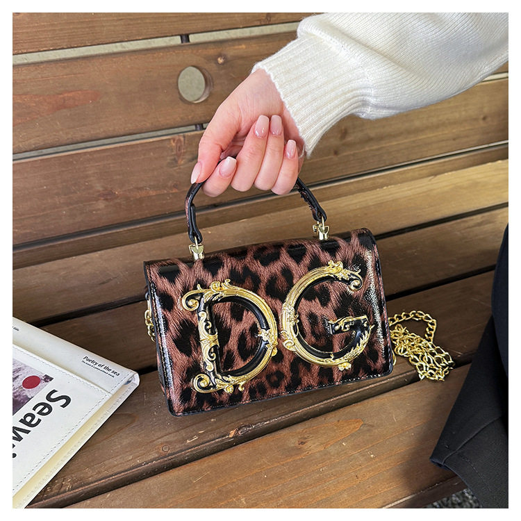 Cross-Border Patent Leather Hand-Held Fashion Women's Bag Chain Crossbody Bag Hand-Held Dinner Bag Fashion Catwalk Bag 23 O1CN01HodNpr2G0X5G0LOdR !!2220381628953 0 cib