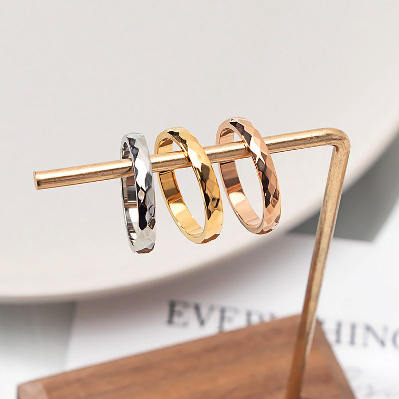 网红爆款时尚3mmV形波浪批花戒指轻奢冷淡风戒指菱格纹钛钢戒指女