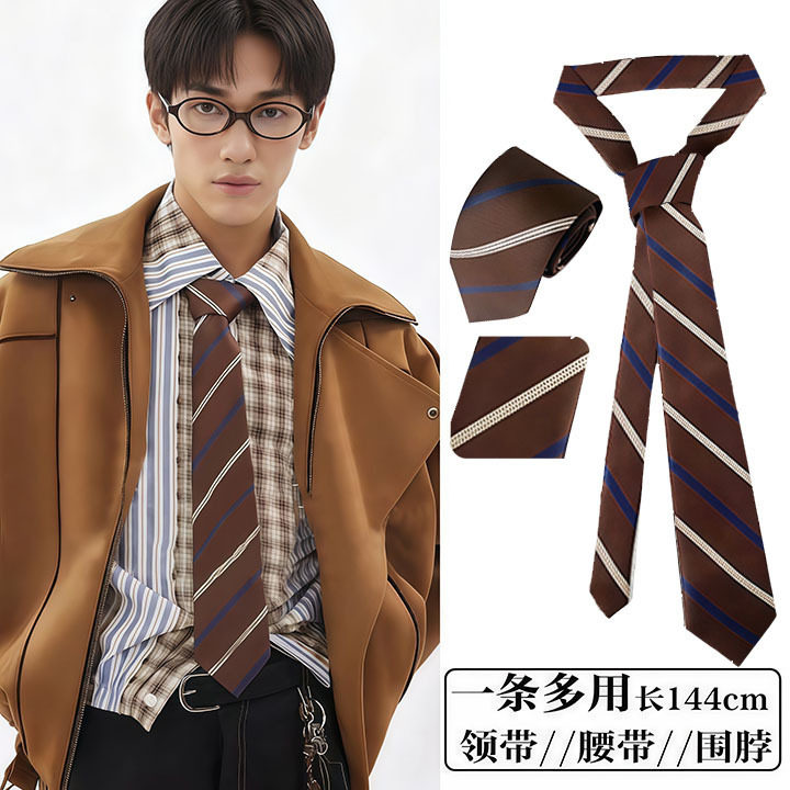 茶色、青、白のストライプが交差する平行なネクタイ