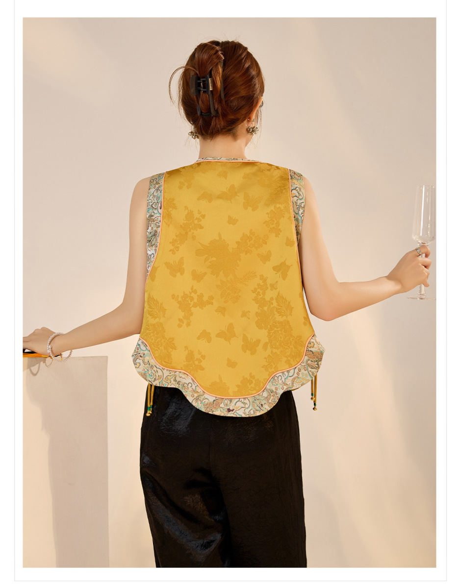 Áo vest nữ cổ tròn thêu nổi cúc bấm phong cách thanh lịch