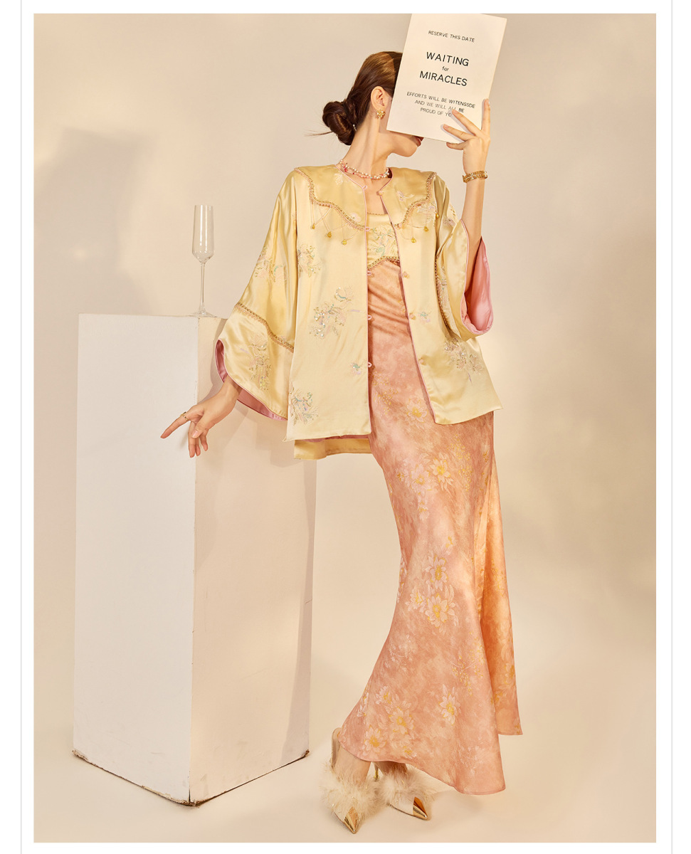 Set áo khoác và đầm hai dây thêu hoa chuyển sắc đính cườm — Áo thun (7 ngày), Áo khoác (7 ngày), Trang phục (7 ngày)